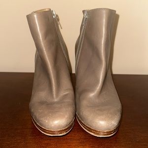 Nine West leather heeled booties size 8M